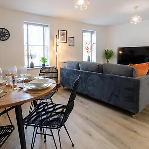 Apartment The Courtyard- Free Evening Parking, Southampton
